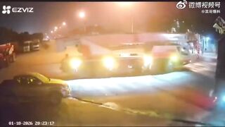 Motorcyclist was apparently beheaded by the tow strap