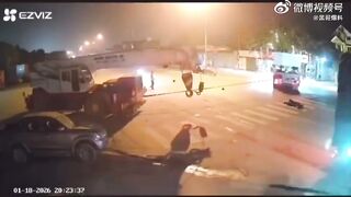 Motorcyclist was apparently beheaded by the tow strap