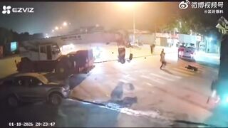 Motorcyclist was apparently beheaded by the tow strap