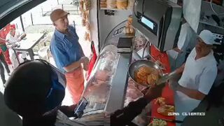 Sicario Caught After Killing A Butcher In Colombia (CCTV and Aftermath)