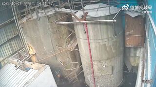 Worker Screams In Pain After Taking An Acid Bath