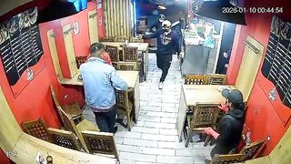 WCGW When You Get Into A Fight With An Armed Robber