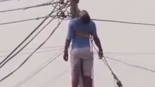 Private electrician who climbed the pole to resolve fault electrocuted