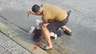 Lunatic Stabs His EX In Broad Daylight
