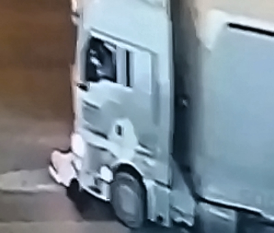 A truck fatally crushed a marketplace warehouse employee in the Moscow region