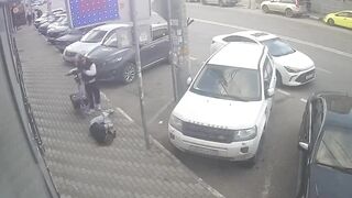 In Novorossiysk, an insane scooter hit a girl on the sidewalk at high speed