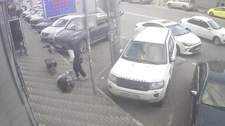 In Novorossiysk, an insane scooter hit a girl on the sidewalk at high speed