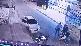 Man Jumped And Mugged By Gang In Bogota