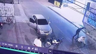 Man Jumped And Mugged By Gang In Bogota