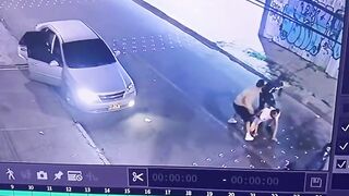 Man Jumped And Mugged By Gang In Bogota