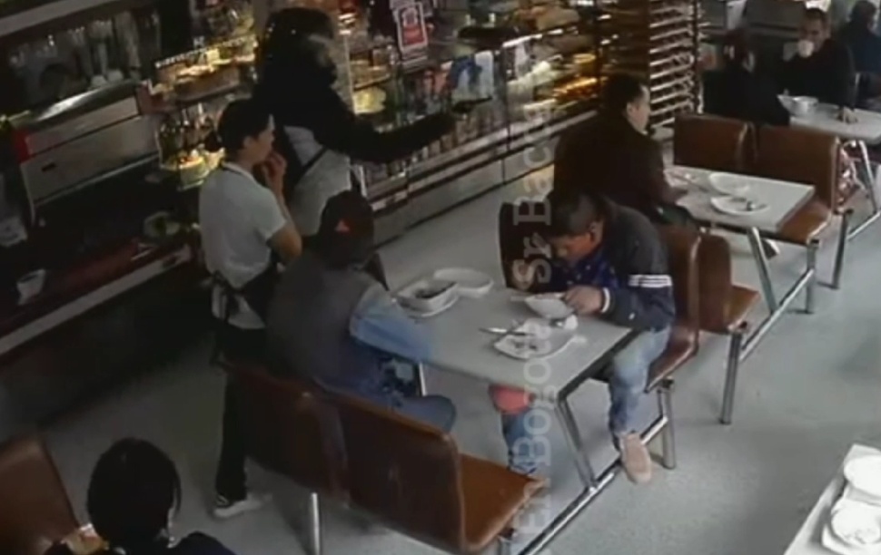 Sicario Shoots Cafe Customer Point Blank In The Head