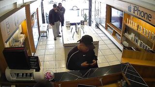 Riobamba Cell Phone Store Robbery Goes Wrong