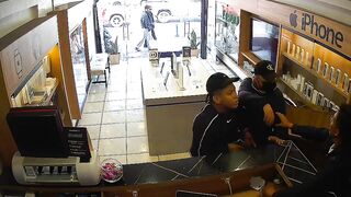 Riobamba Cell Phone Store Robbery Goes Wrong