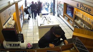 Riobamba Cell Phone Store Robbery Goes Wrong
