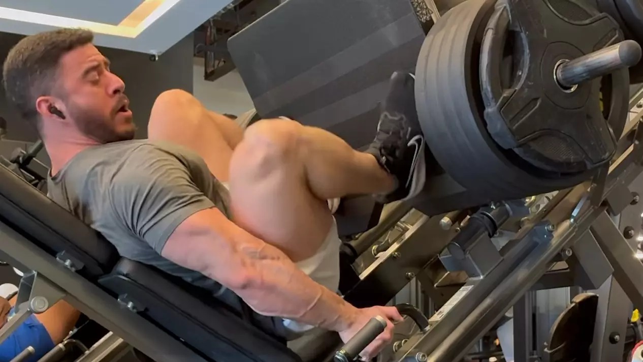 Sickening Moment Bodybuilder Suffers Horror Injury While Trying to Leg Press 400kg
