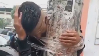 Captured Thief Tied To The Pole, Humiliated Before Police Arrest Him