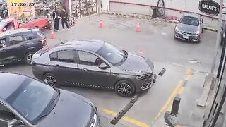 Gas station collapses in Cairo