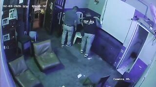 Off Duty Cop Kiled With Own Gun During Fight Inside The Bar In Peru