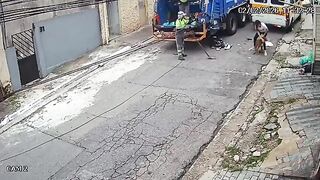 Pit Bull Attacks Garbage Collectors During Shift In Jabaquara