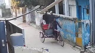 Driver Beaten With Hammer & Robbed Of His Rickshaw