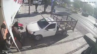 Six Injured After Bull Runs Loose On Streets In Queretaro