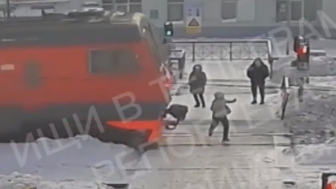 Woman Dies After Being Hit By Train In Moscow Area