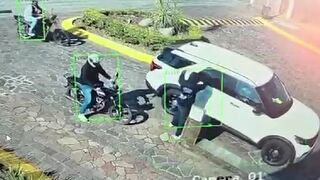 Businessman's Bodyguard Foils Robbery and Shoots Criminals In Mexico