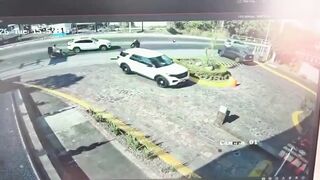 Businessman's Bodyguard Foils Robbery and Shoots Criminals In Mexico