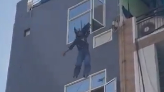 Crazy Woman Jumps Out Of A Hotel Window