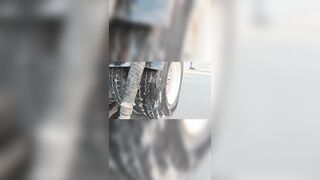Hombre de 80 no pudo cruzar la peligrosa calle
