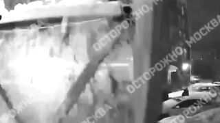 In the Moscow region, a man was nearly crushed by a building's canopy