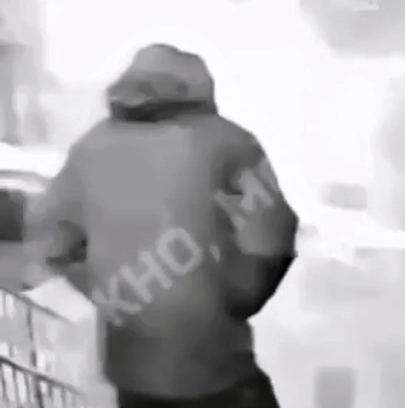 In the Moscow region, a man was nearly crushed by a building's canopy