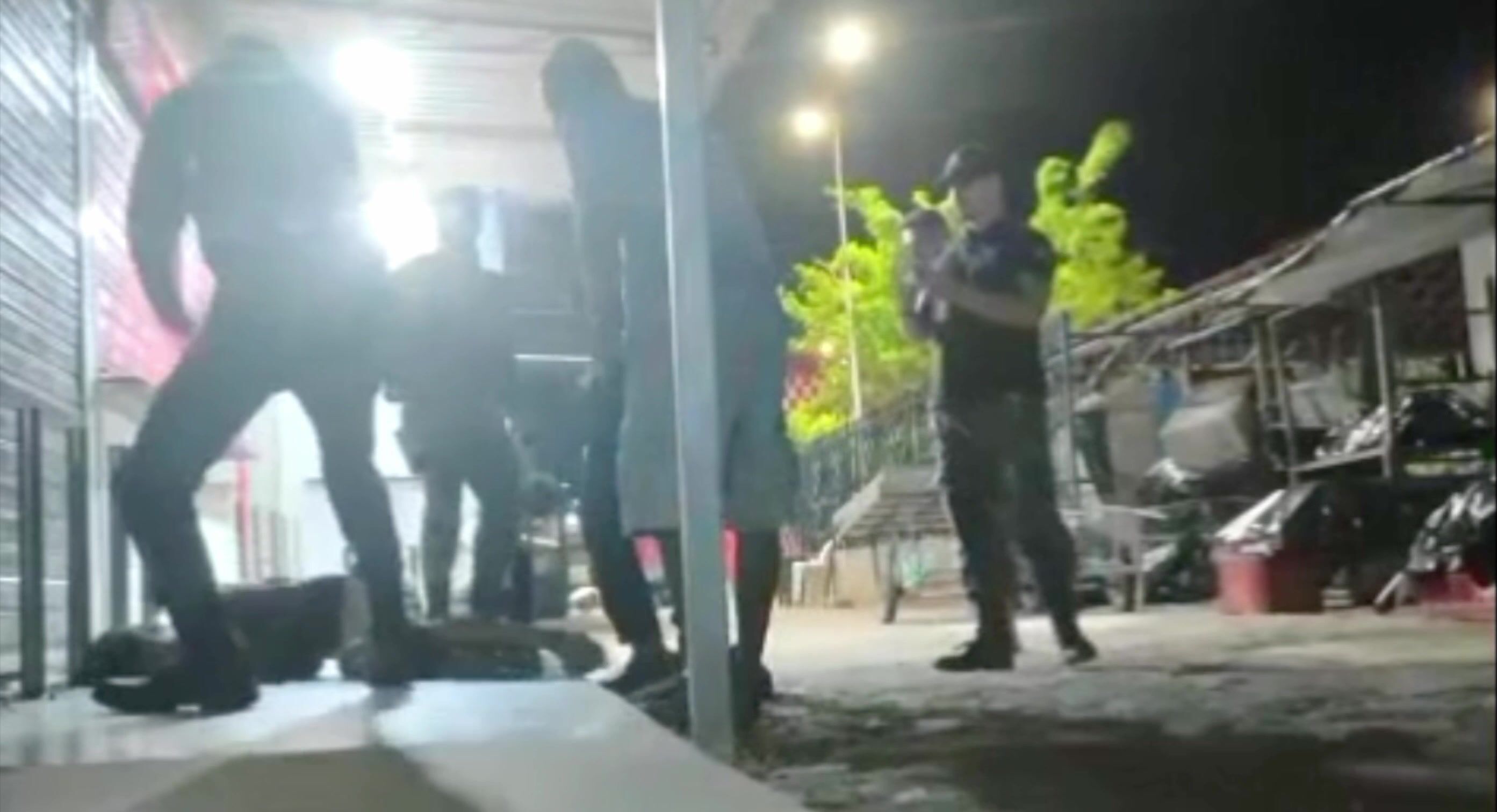 Some homeless woman gets brutally beaten for allegedly stealing a phone