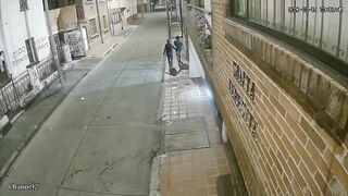 Man Walking With GF Gets Stabbed During Fight With An Armed Thief
