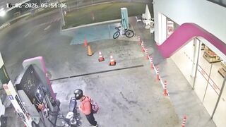 Retired Police Officer Shoots Robber In the Head at a Gas Station