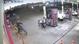 Retired Police Officer Shoots Robber In the Head at a Gas Station