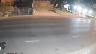 Heartless Trucker Decides To Finish Off A Moped Rider