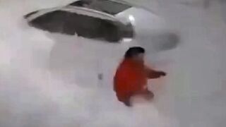 A woman was hit by a huge snowstorm in Perm