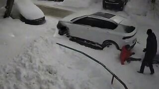 A woman was hit by a huge snowstorm in Perm