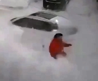 A woman was hit by a huge snowstorm in Perm