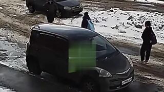 In Chelyabinsk, a man stabbed his girlfriend in front of passersby