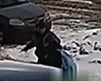 In Chelyabinsk, a man stabbed his girlfriend in front of passersby