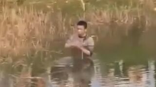 Crazy Man Slits His Throat In Public Using A Butcher Knife