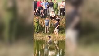 RAW:Another Angle Of Man Slitting Throat In Vietnam {SKIP to 3.10}