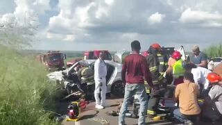 Terrible Head-On Collision Kills Driver In Sao Paulo (Dashcam & Aftermath)