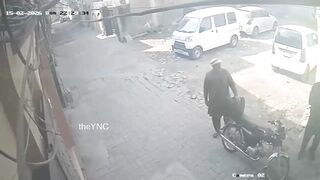 Ruthless Murder Of A Blind Loan Shark In Pakistan