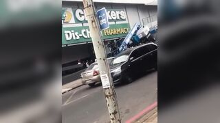 Cherry Picker Overturns Whilst Being Unloaded, Throwing Man Onto the Pavement (Dies)