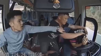 Bus Driver Attacked By Angry Passenger In Vietnam