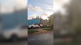 {SHORT} After Failed Robbery Criminal Attacked, Falls Off The Pole In Brazil