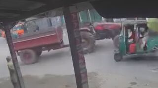 Colllision Between Tractor And Rickshaw Leaves One Dead